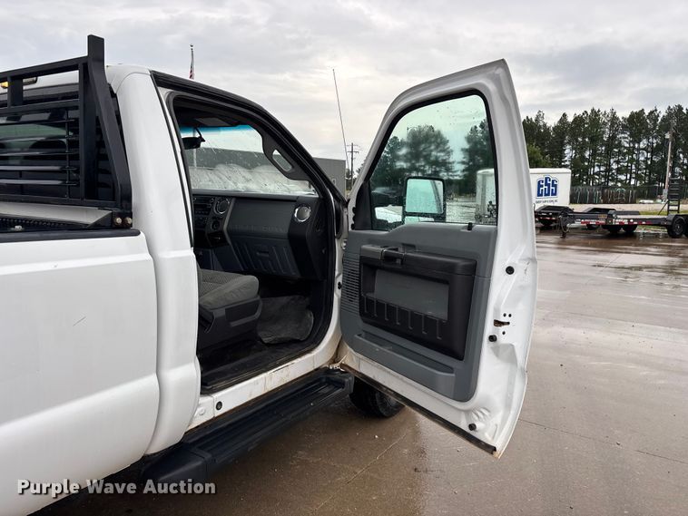 image for item FG0489 2016 Ford F250 Super Duty XLT pickup truck
