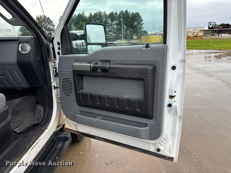 image for item FG0489 2016 Ford F250 Super Duty XLT pickup truck