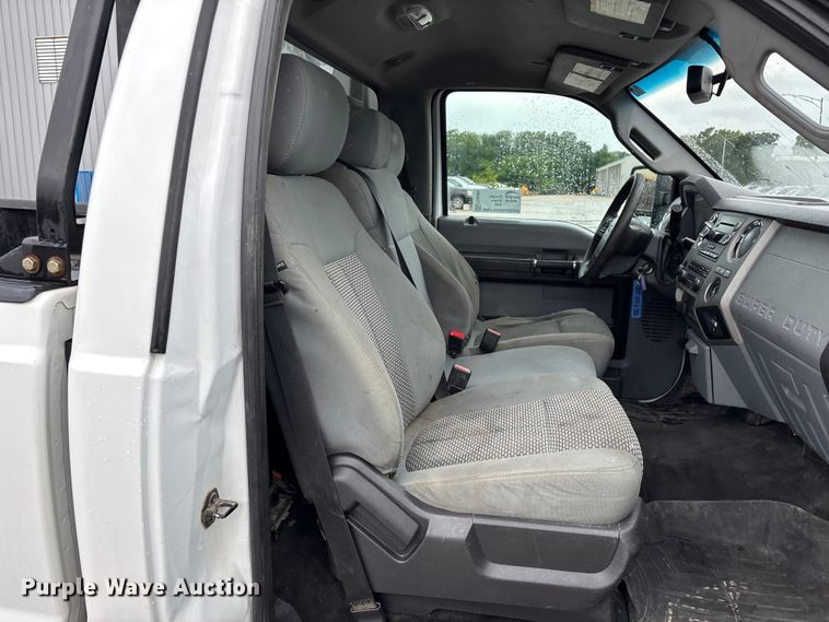 image for item FG0489 2016 Ford F250 Super Duty XLT pickup truck