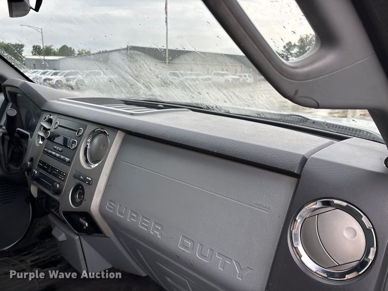 image for item FG0489 2016 Ford F250 Super Duty XLT pickup truck