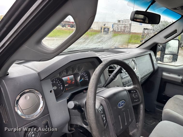 image for item FG0489 2016 Ford F250 Super Duty XLT pickup truck