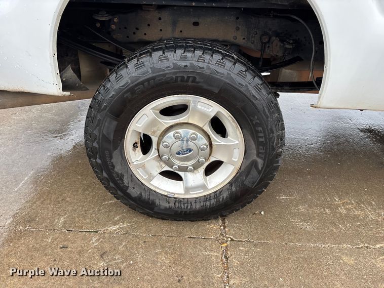 image for item FG0489 2016 Ford F250 Super Duty XLT pickup truck