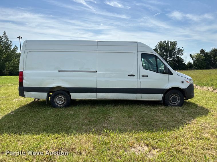 image for item FG0494 2019 Freightliner Sprinter 2500 van