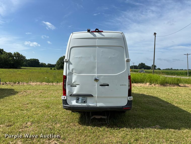 image for item FG0494 2019 Freightliner Sprinter 2500 van