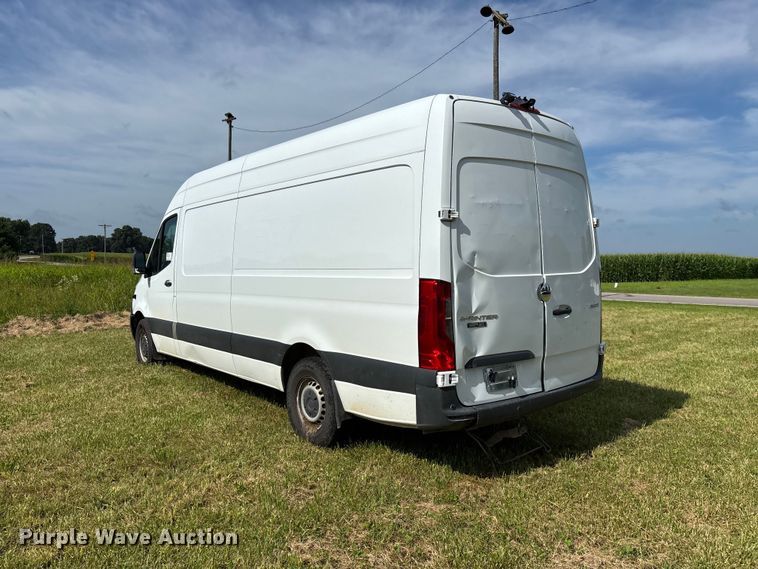 image for item FG0494 2019 Freightliner Sprinter 2500 van