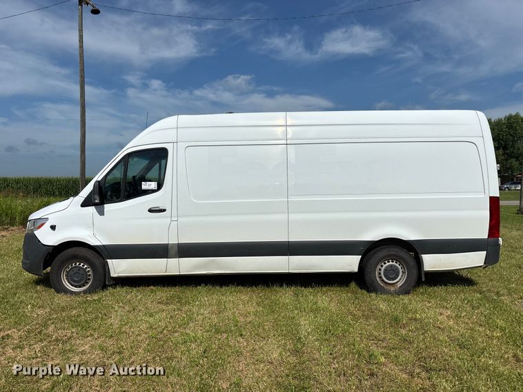 image for item FG0494 2019 Freightliner Sprinter 2500 van