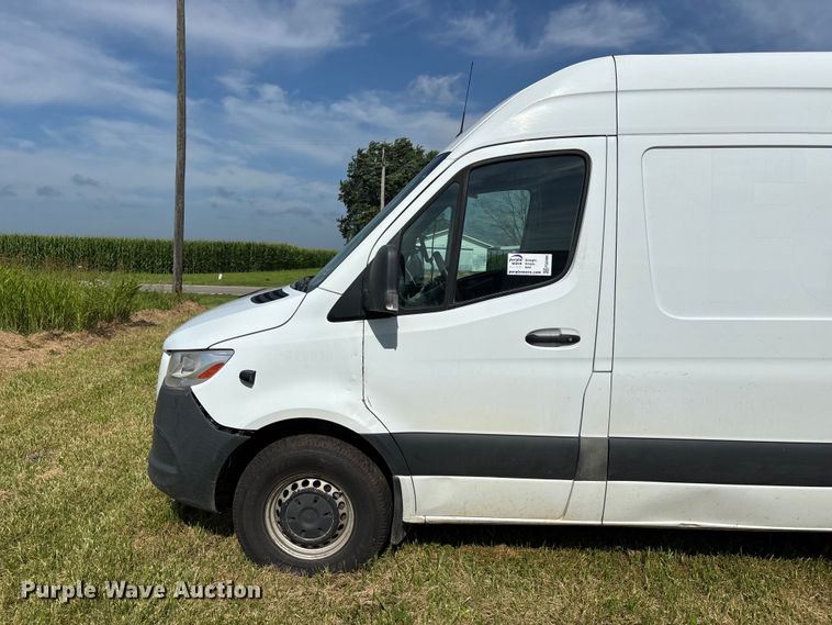 image for item FG0494 2019 Freightliner Sprinter 2500 van