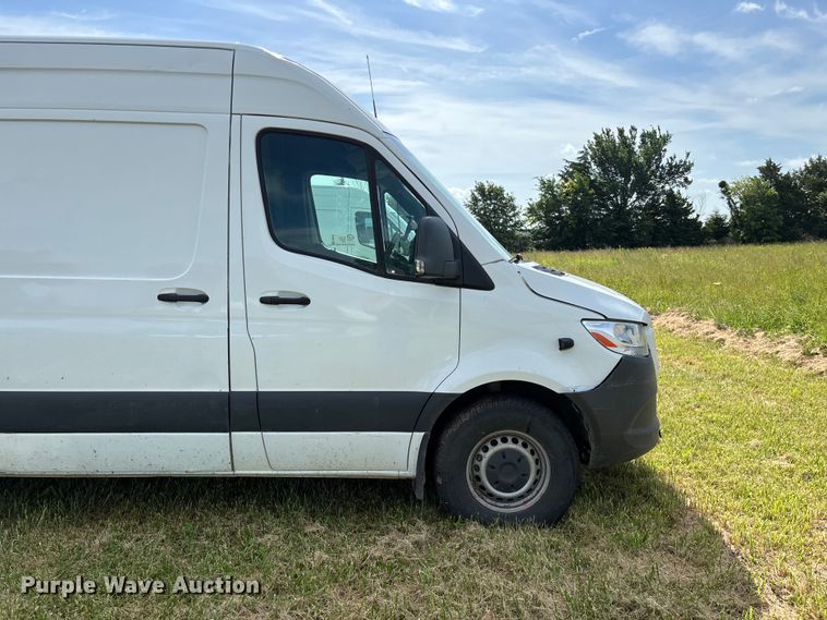 image for item FG0494 2019 Freightliner Sprinter 2500 van