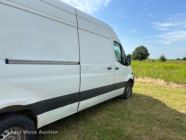 image for item FG0494 2019 Freightliner Sprinter 2500 van