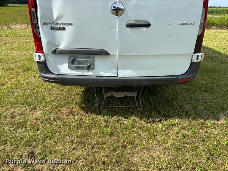 image for item FG0494 2019 Freightliner Sprinter 2500 van
