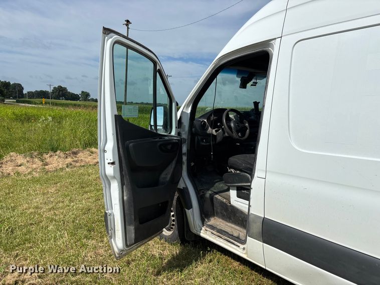 image for item FG0494 2019 Freightliner Sprinter 2500 van