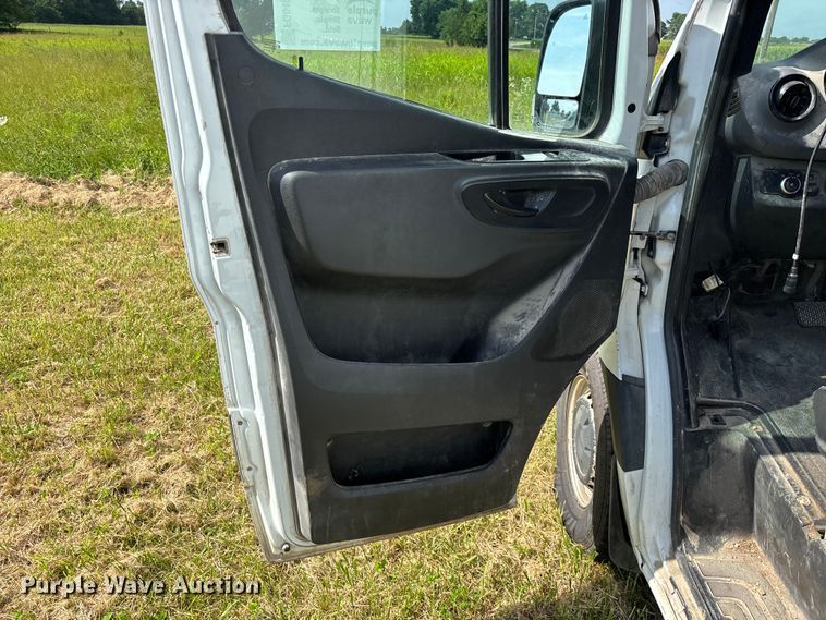 image for item FG0494 2019 Freightliner Sprinter 2500 van