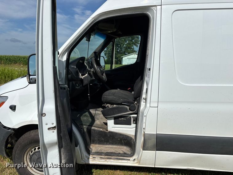 image for item FG0494 2019 Freightliner Sprinter 2500 van