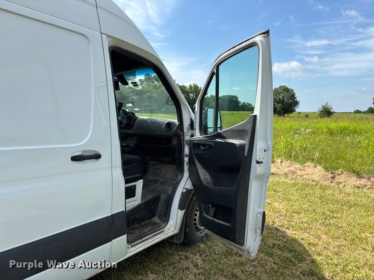 image for item FG0494 2019 Freightliner Sprinter 2500 van