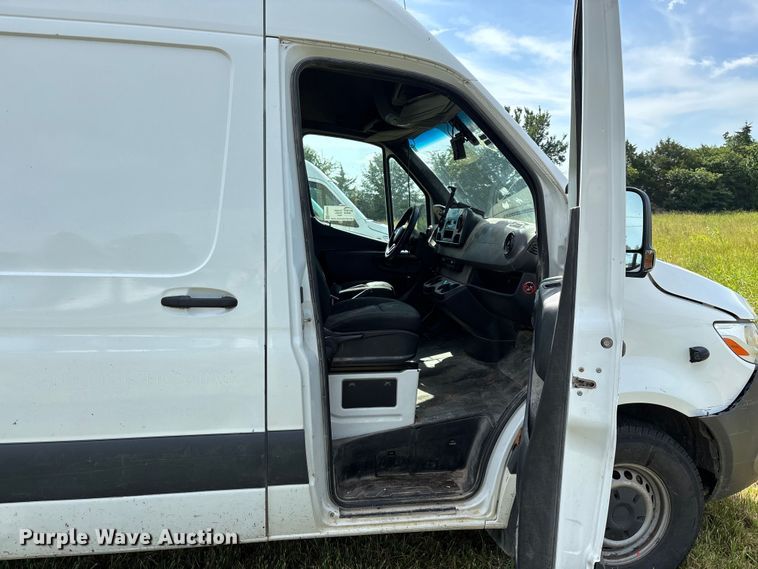 image for item FG0494 2019 Freightliner Sprinter 2500 van