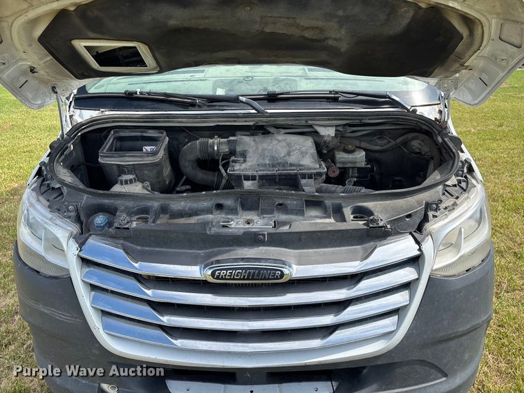 image for item FG0494 2019 Freightliner Sprinter 2500 van