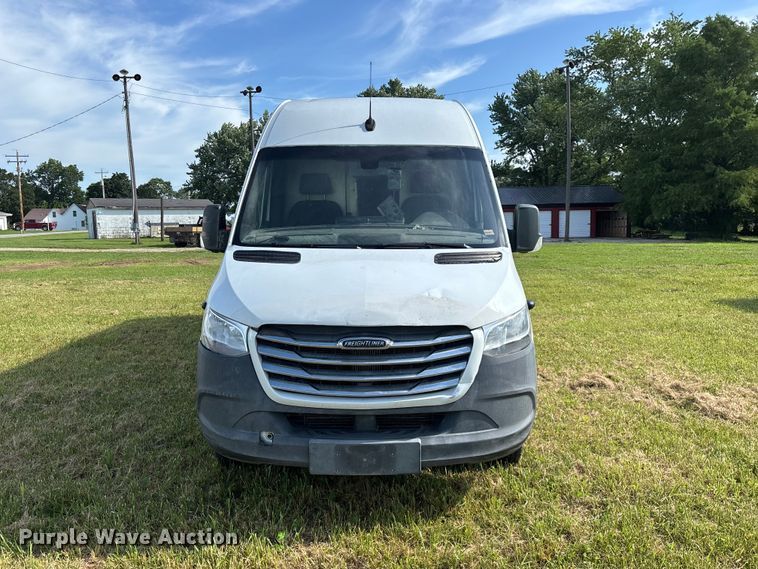 image for item FG0495 2019 Freightliner Sprinter 4500 van