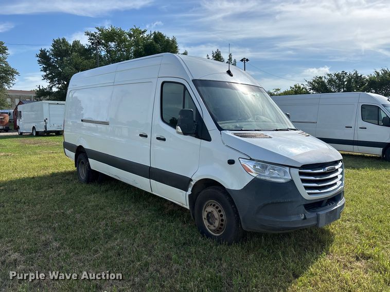 image for item FG0495 2019 Freightliner Sprinter 4500 van