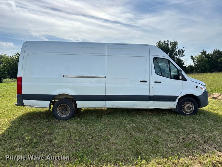 image for item FG0495 2019 Freightliner Sprinter 4500 van