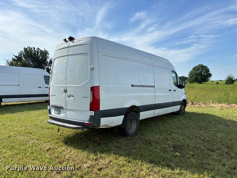 image for item FG0495 2019 Freightliner Sprinter 4500 van