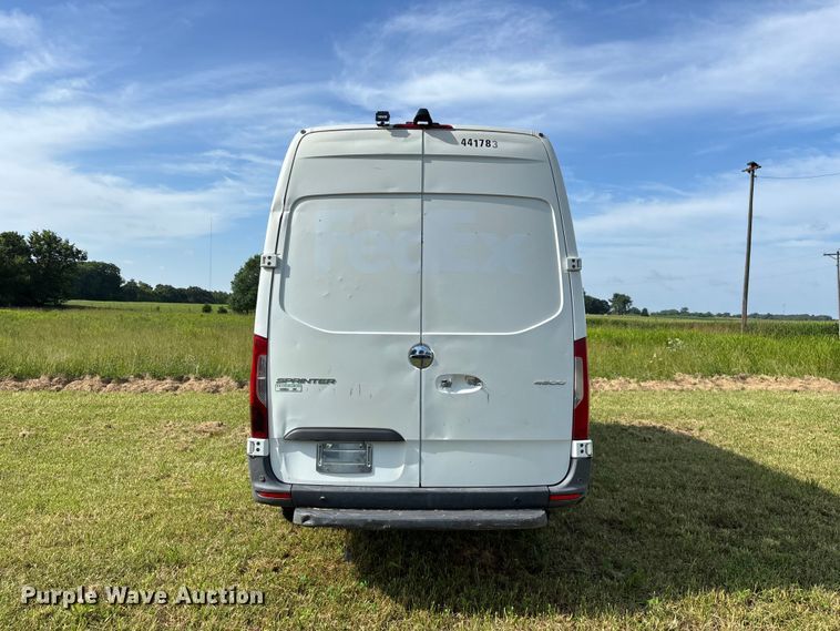 image for item FG0495 2019 Freightliner Sprinter 4500 van
