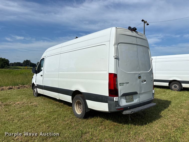 image for item FG0495 2019 Freightliner Sprinter 4500 van