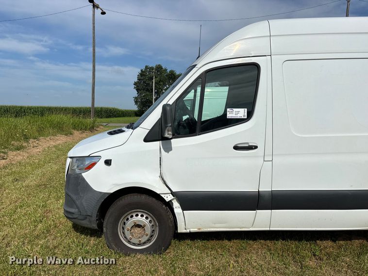image for item FG0495 2019 Freightliner Sprinter 4500 van