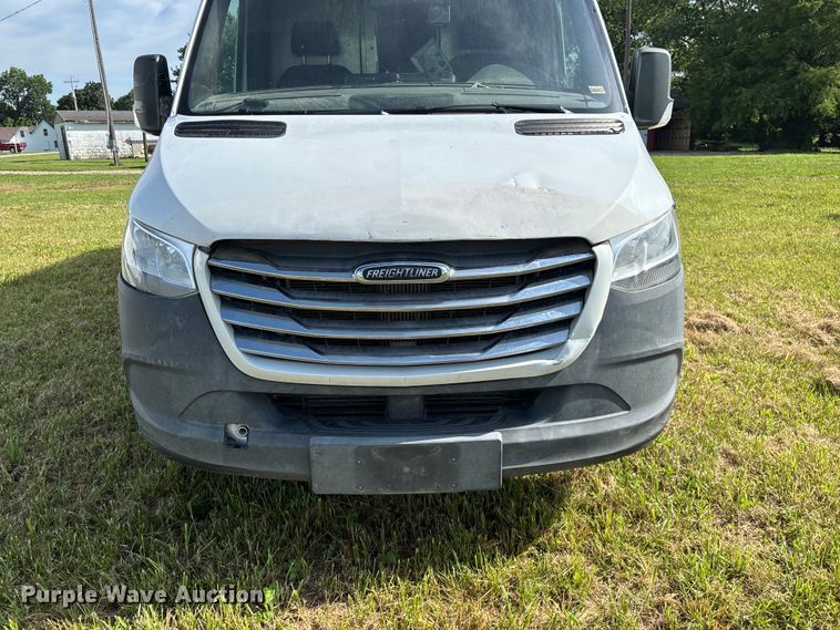image for item FG0495 2019 Freightliner Sprinter 4500 van