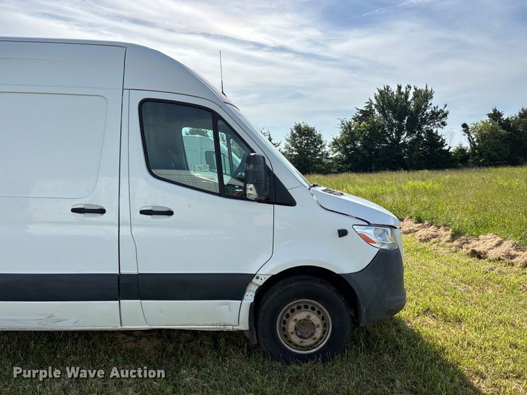 image for item FG0495 2019 Freightliner Sprinter 4500 van