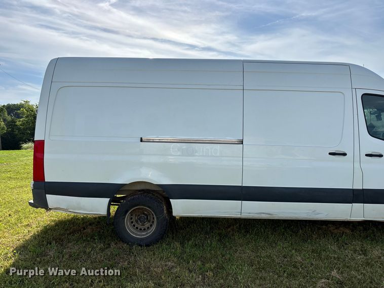 image for item FG0495 2019 Freightliner Sprinter 4500 van