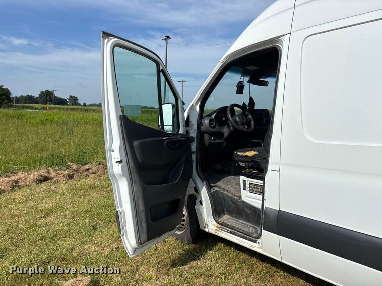 image for item FG0495 2019 Freightliner Sprinter 4500 van