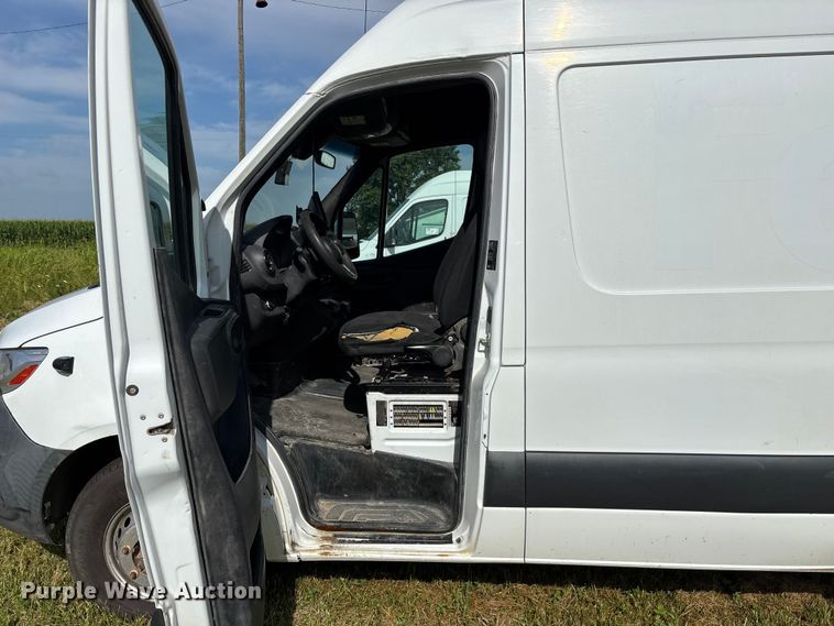 image for item FG0495 2019 Freightliner Sprinter 4500 van