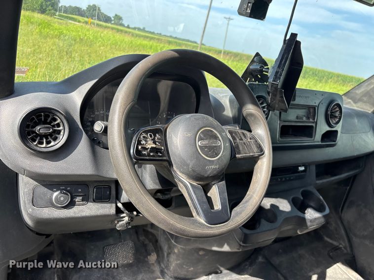 image for item FG0495 2019 Freightliner Sprinter 4500 van
