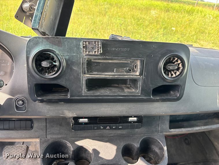 image for item FG0495 2019 Freightliner Sprinter 4500 van