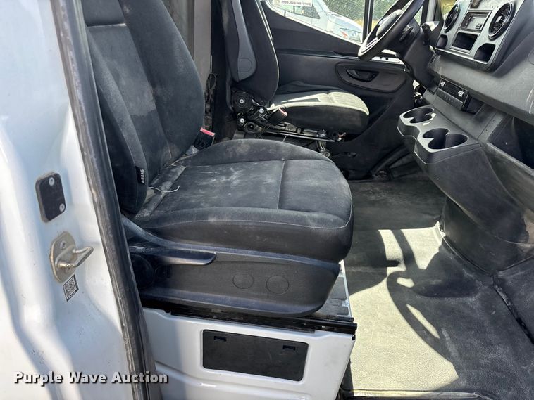 image for item FG0495 2019 Freightliner Sprinter 4500 van