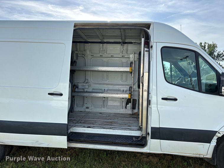 image for item FG0495 2019 Freightliner Sprinter 4500 van