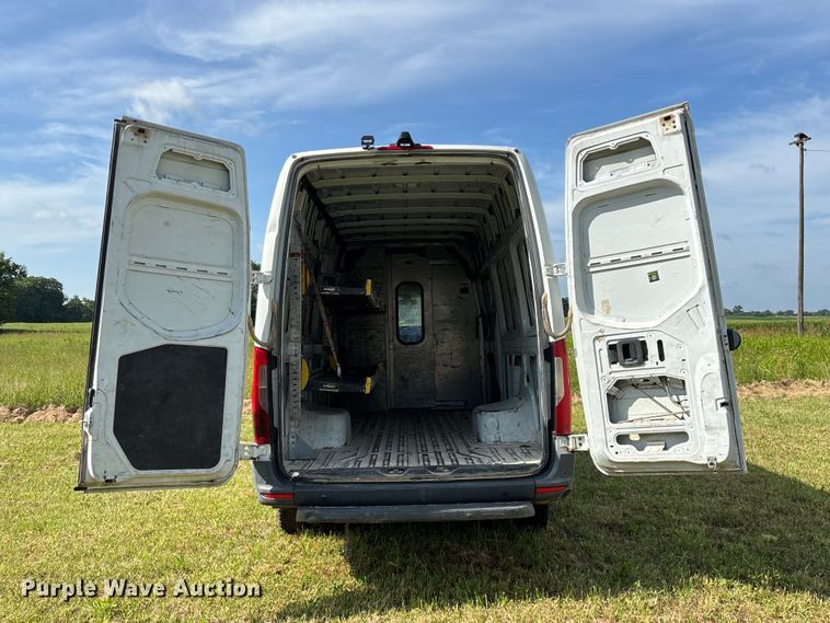 image for item FG0495 2019 Freightliner Sprinter 4500 van