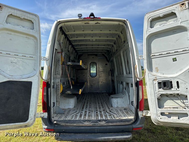 image for item FG0495 2019 Freightliner Sprinter 4500 van