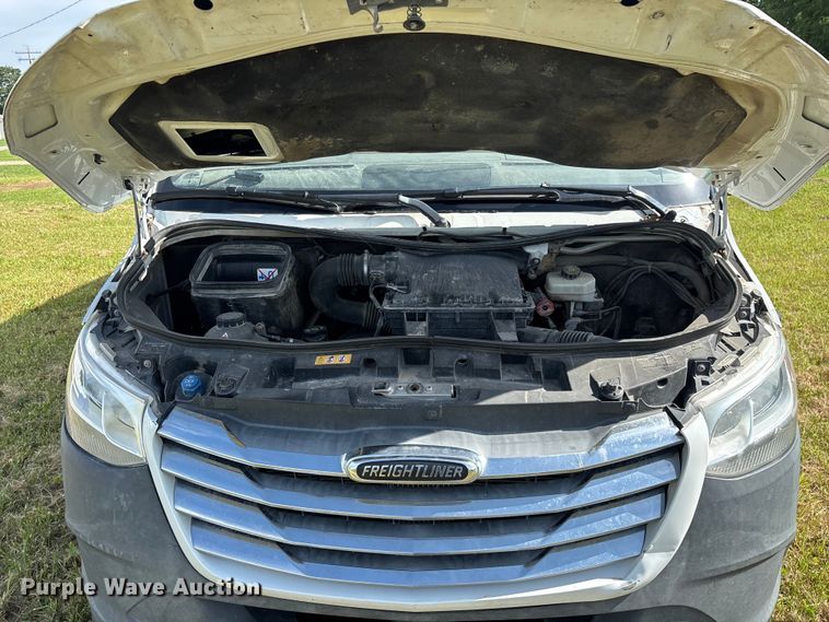 image for item FG0495 2019 Freightliner Sprinter 4500 van