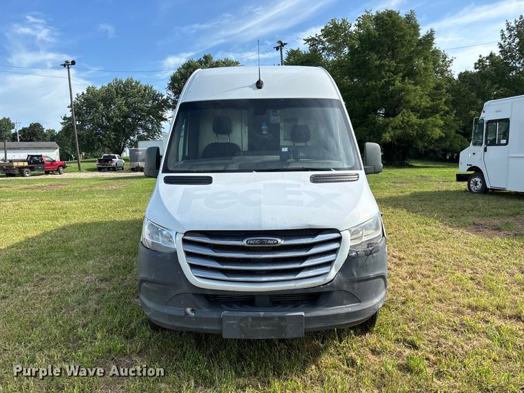 image for item FG0496 2019 Freightliner Sprinter 2500 van