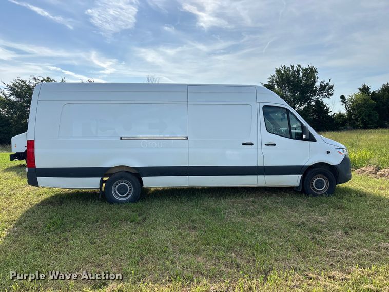 image for item FG0496 2019 Freightliner Sprinter 2500 van