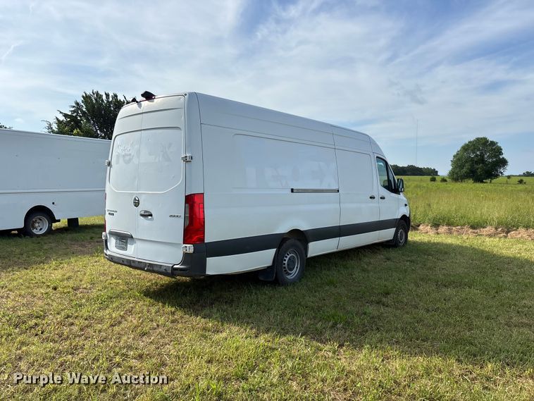 image for item FG0496 2019 Freightliner Sprinter 2500 van