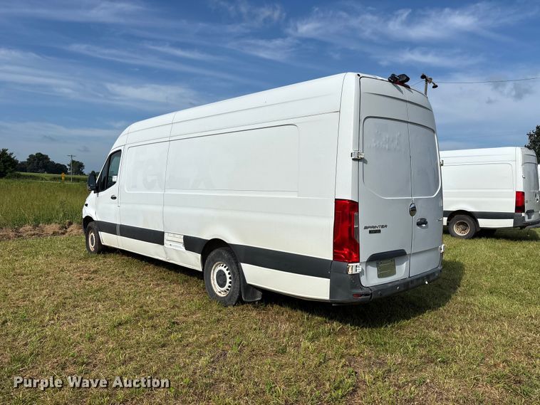image for item FG0496 2019 Freightliner Sprinter 2500 van