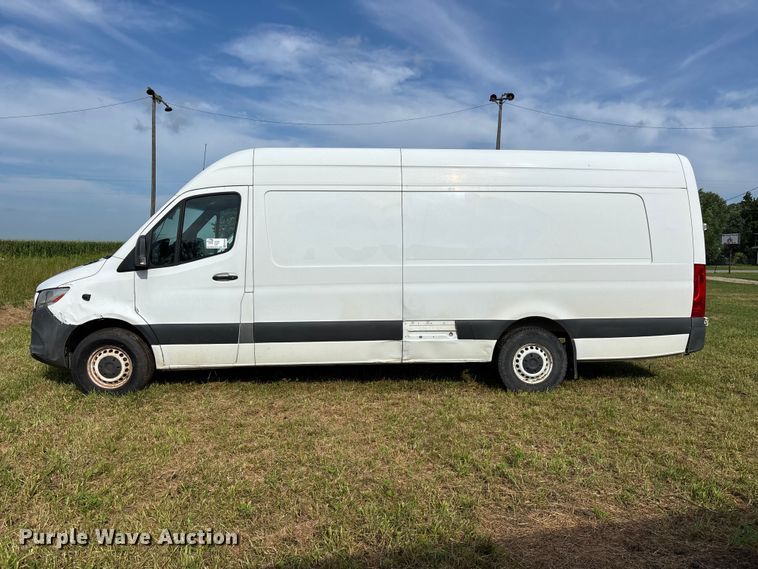 image for item FG0496 2019 Freightliner Sprinter 2500 van