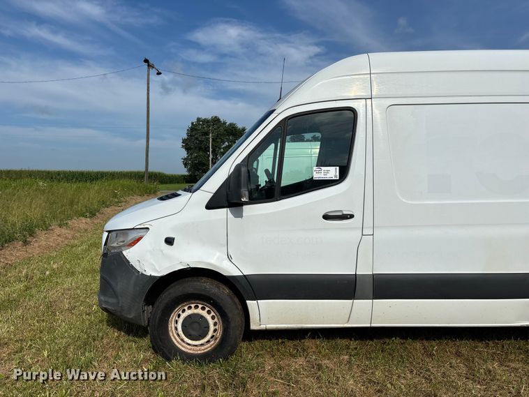 image for item FG0496 2019 Freightliner Sprinter 2500 van