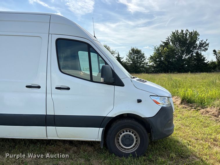 image for item FG0496 2019 Freightliner Sprinter 2500 van