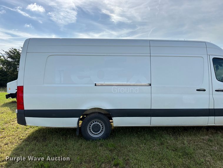 image for item FG0496 2019 Freightliner Sprinter 2500 van