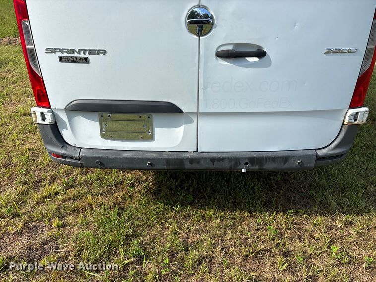 image for item FG0496 2019 Freightliner Sprinter 2500 van