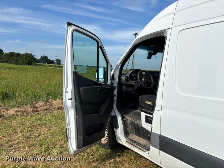 image for item FG0496 2019 Freightliner Sprinter 2500 van
