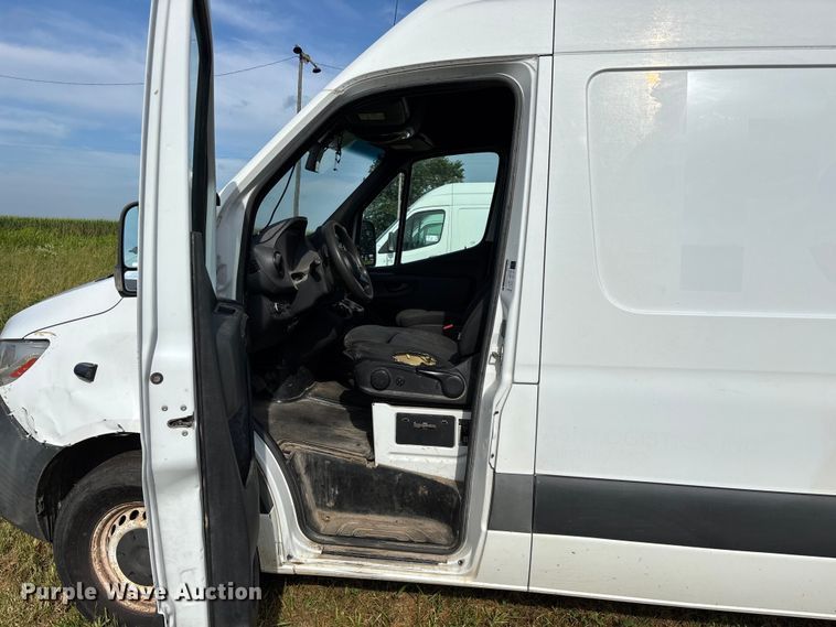 image for item FG0496 2019 Freightliner Sprinter 2500 van